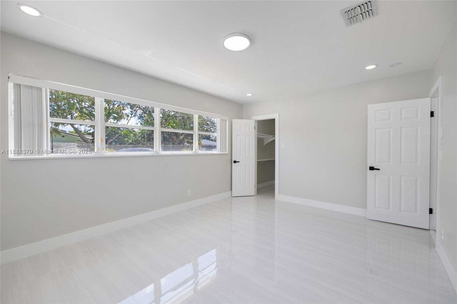 Small Image of 1221 SOUTH EAST 10TH ST, Deerfield Beach Number 9