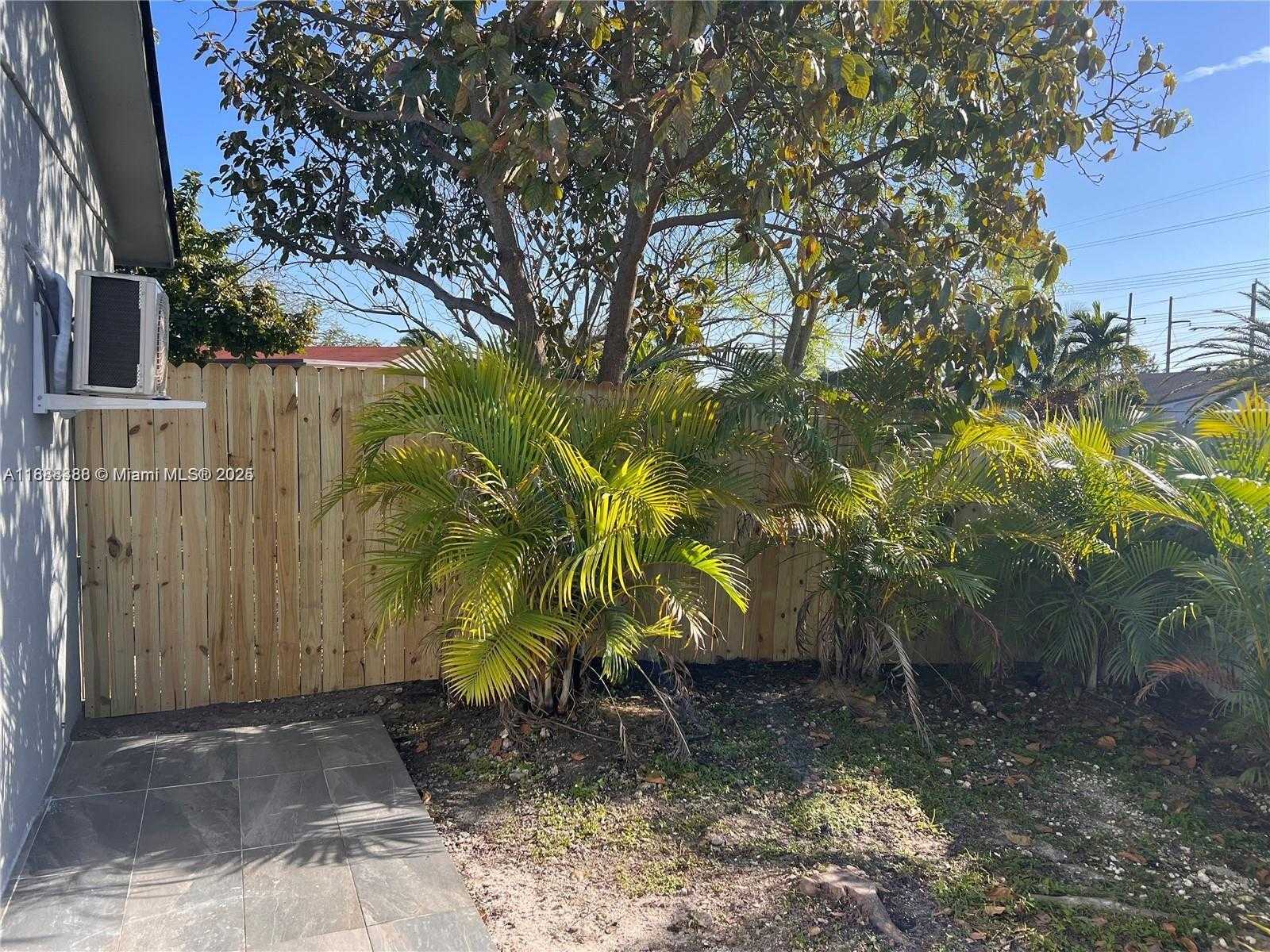 Small Image of Miami Number 3