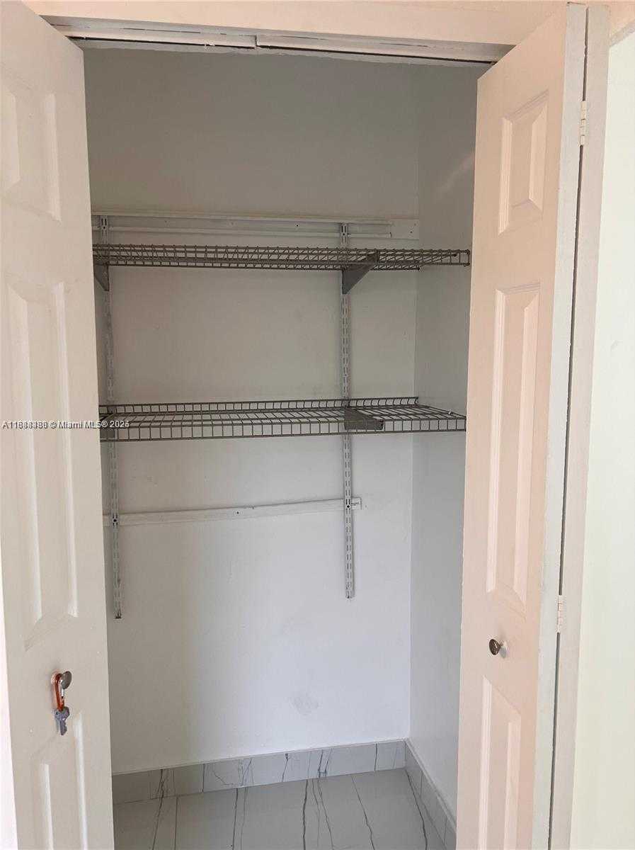 Small Image of Miami Number 5