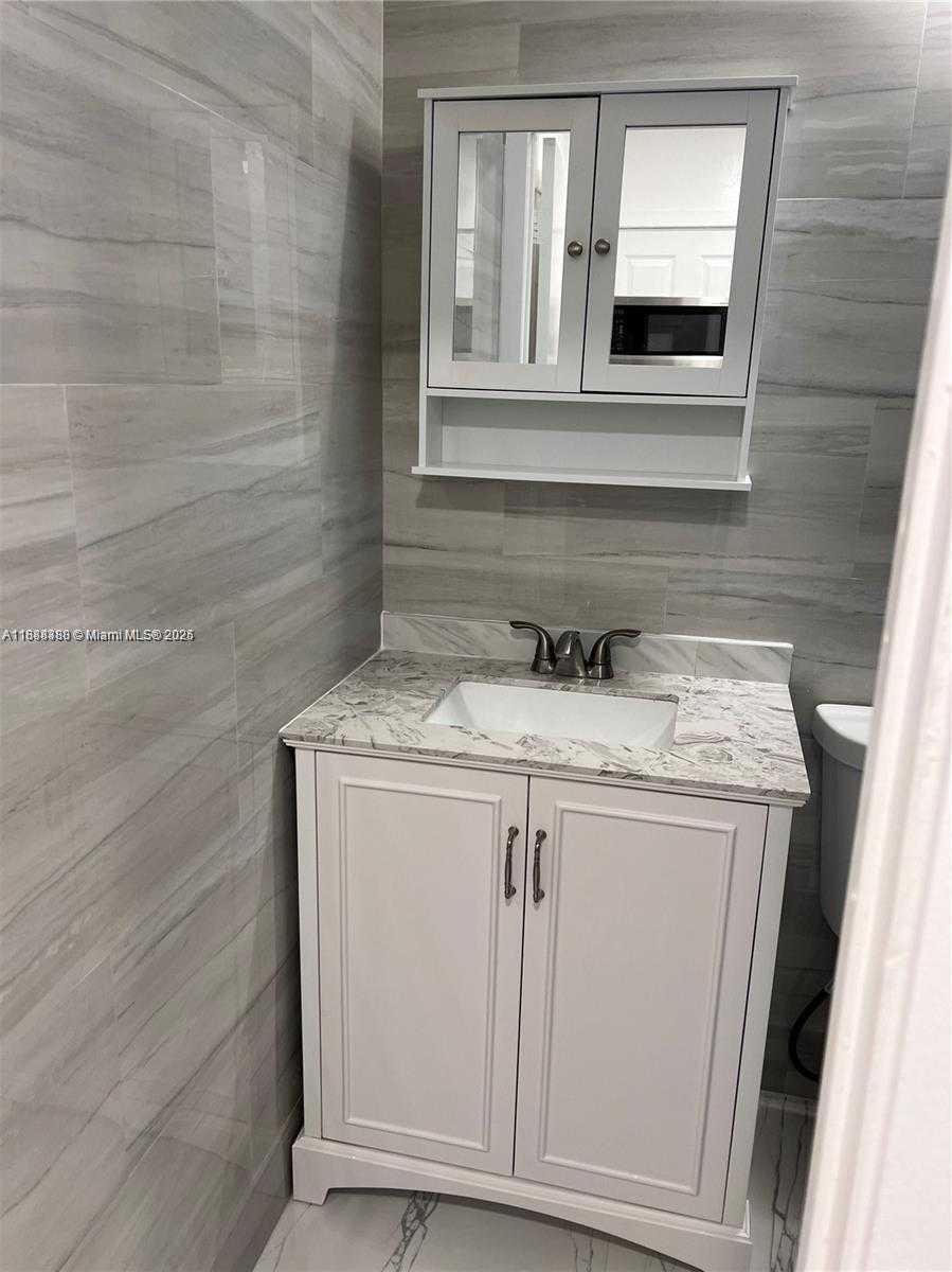 Small Image of Miami Number 8