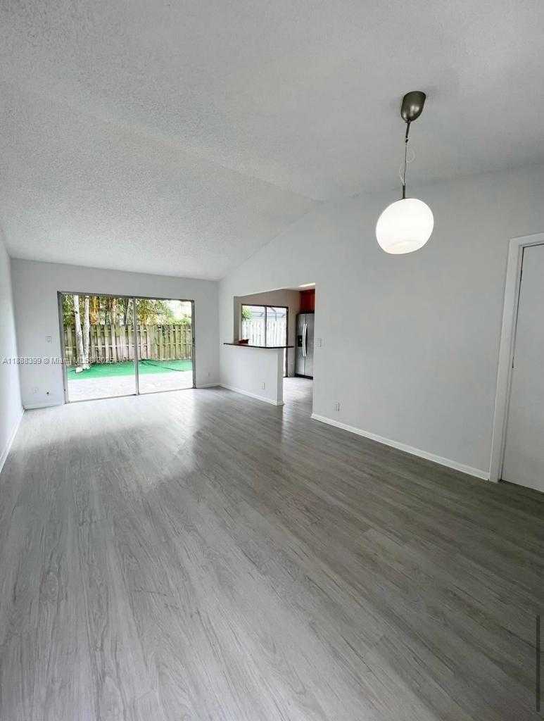 Small Image of 18966 CLOUD LAKE CIR, Boca Raton Number 2