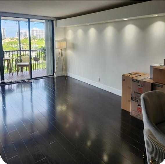 Small Image of 3475 NORTH COUNTRY CLUB DR #519, Aventura Number 4