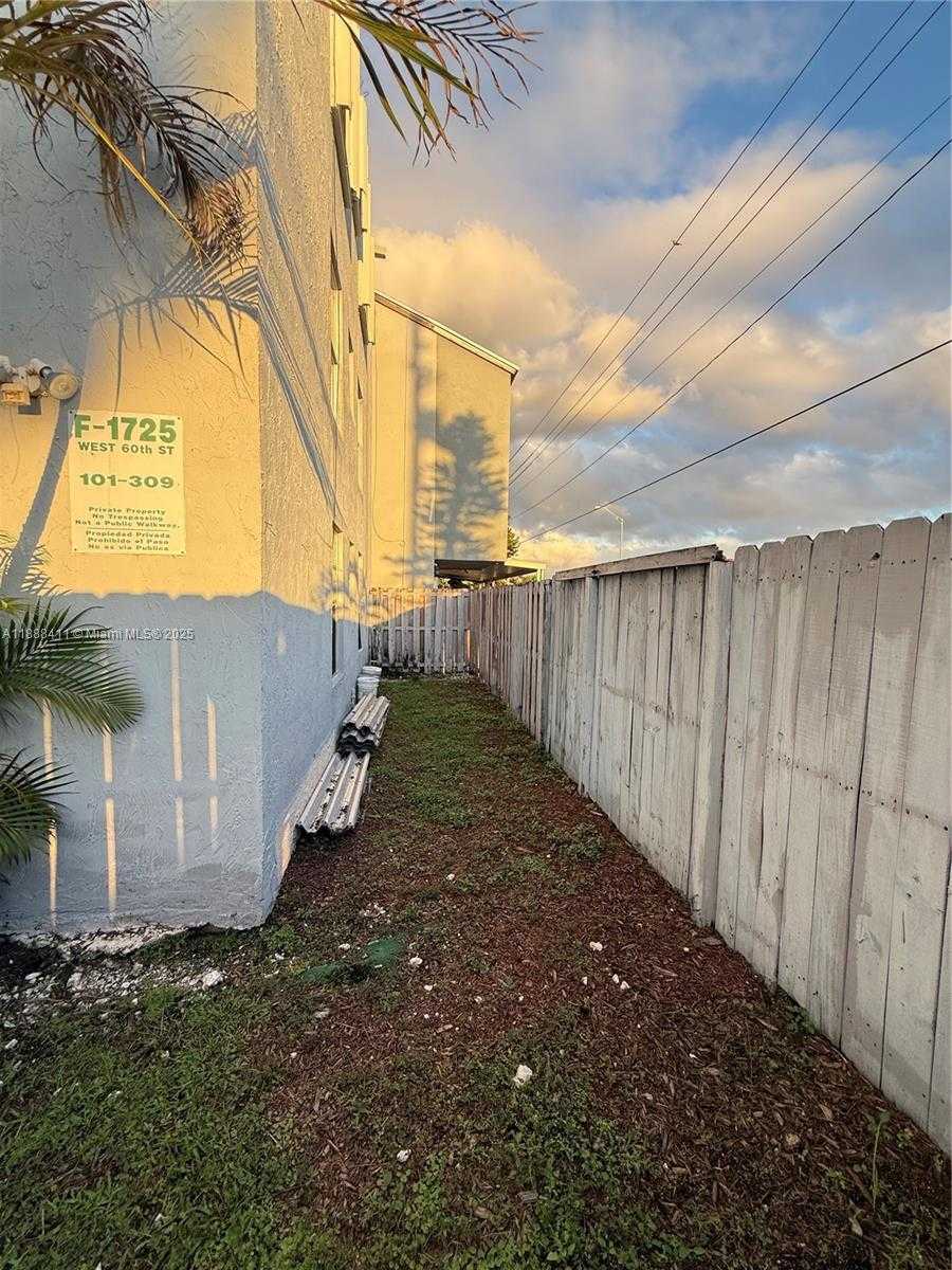Small Image of 1725 WEST 60TH ST #105, Hialeah Number 16