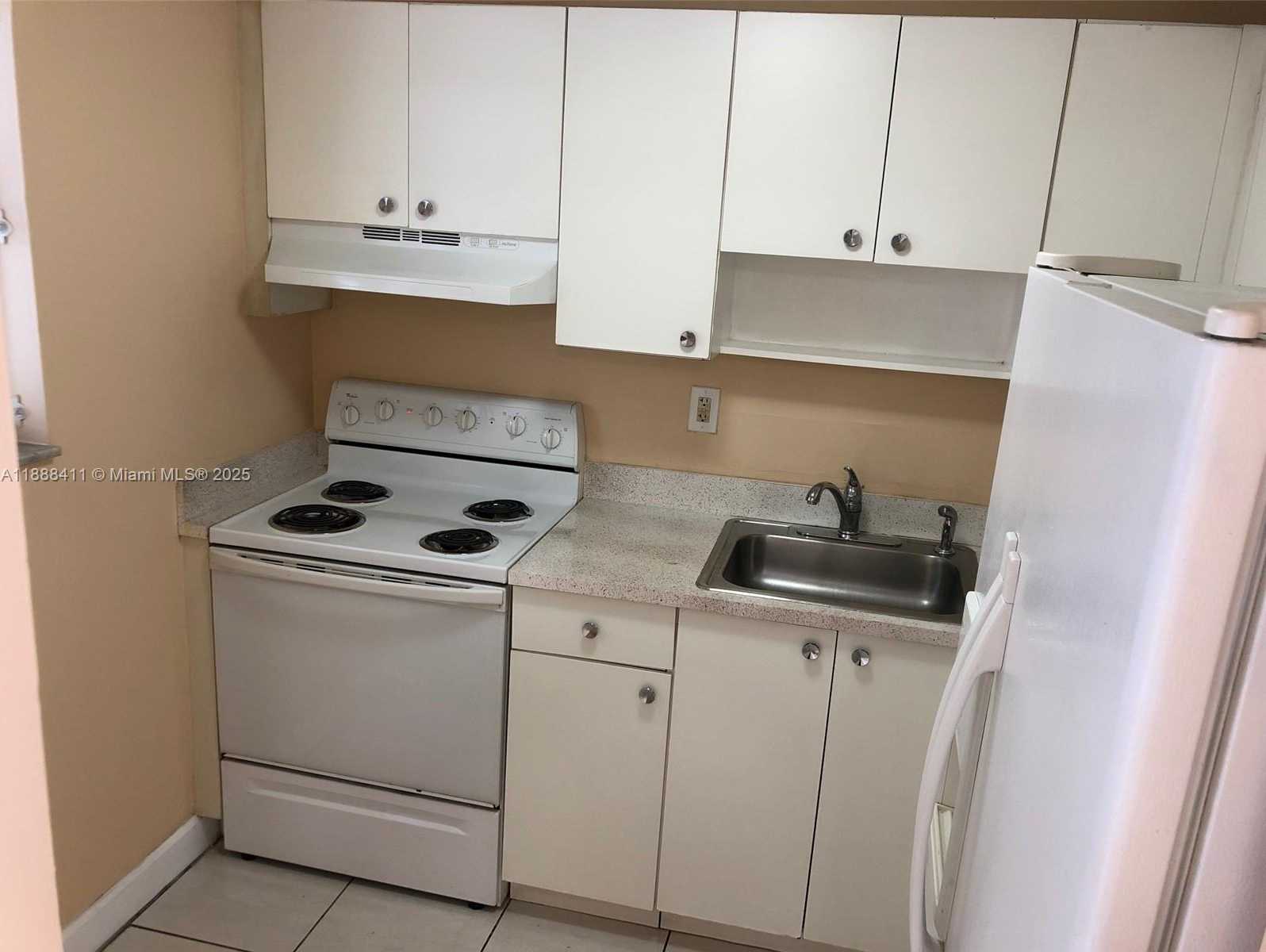 Small Image of 1725 WEST 60TH ST #105, Hialeah Number 3