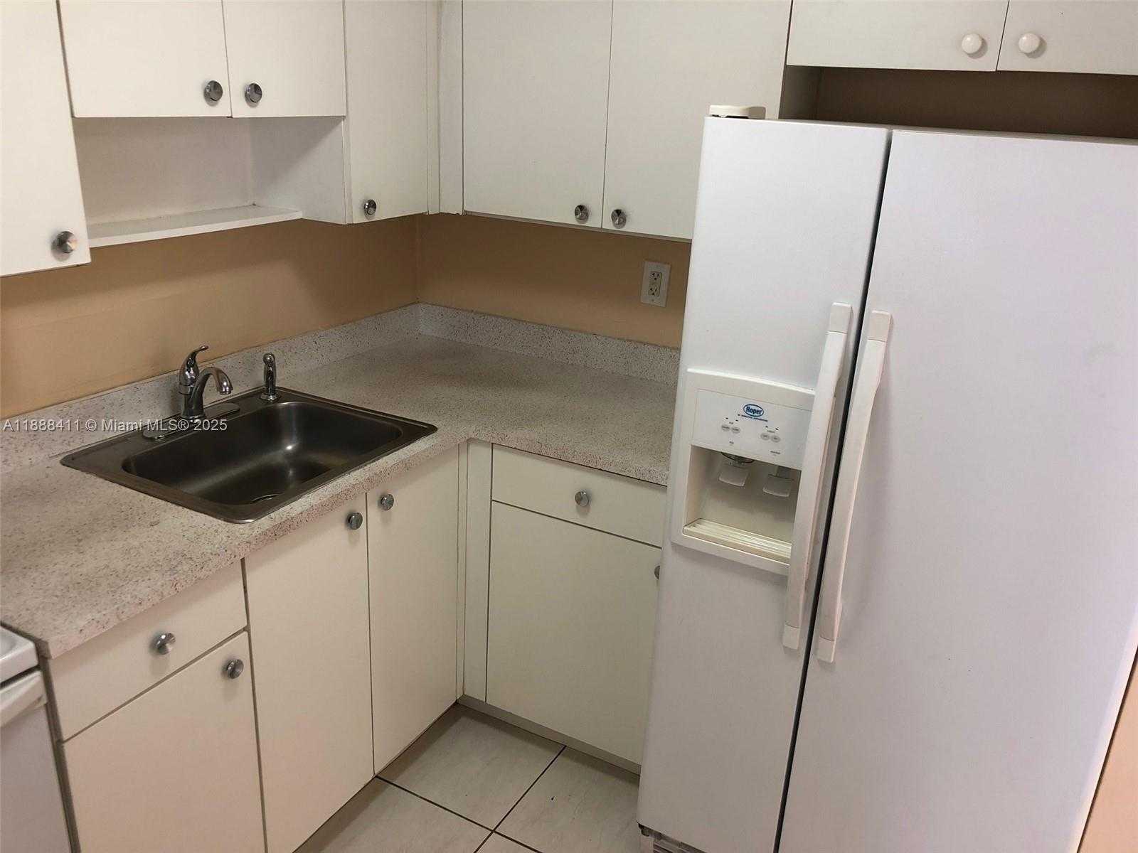 Small Image of 1725 WEST 60TH ST #105, Hialeah Number 4