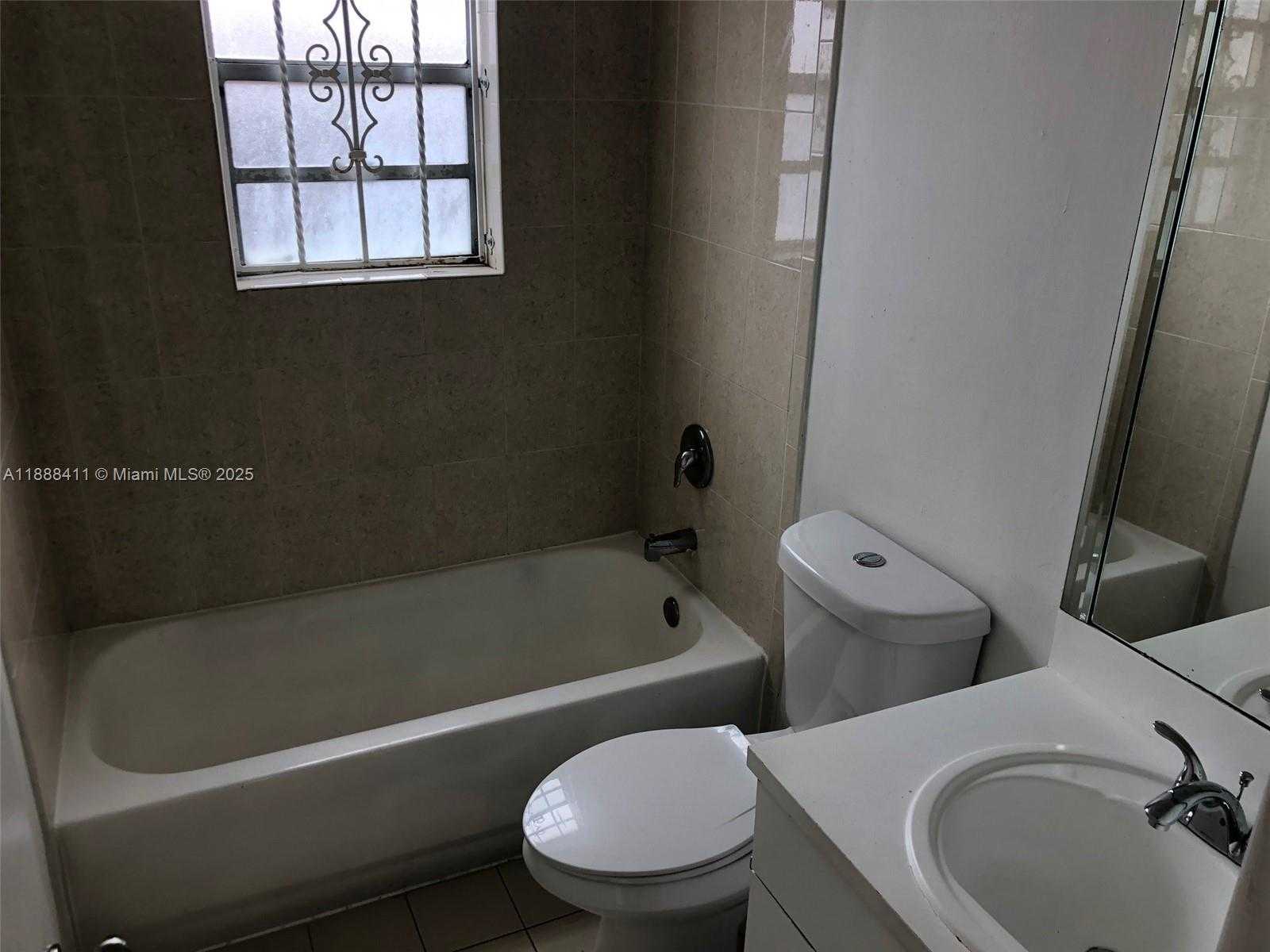 Small Image of 1725 WEST 60TH ST #105, Hialeah Number 6