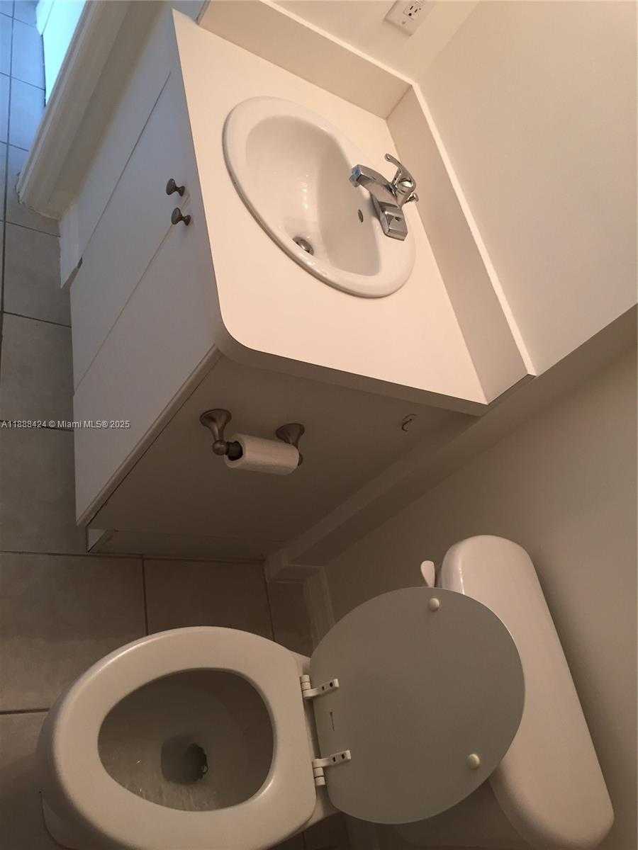 Small Image of 3410 CORAL WAY #304, Miami Number 10