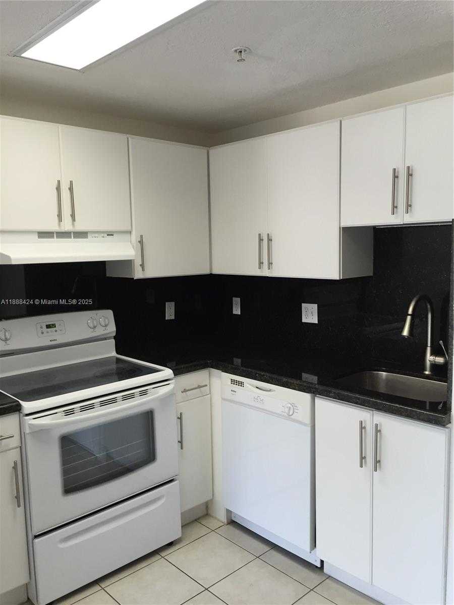 Small Image of 3410 CORAL WAY #304, Miami Number 4