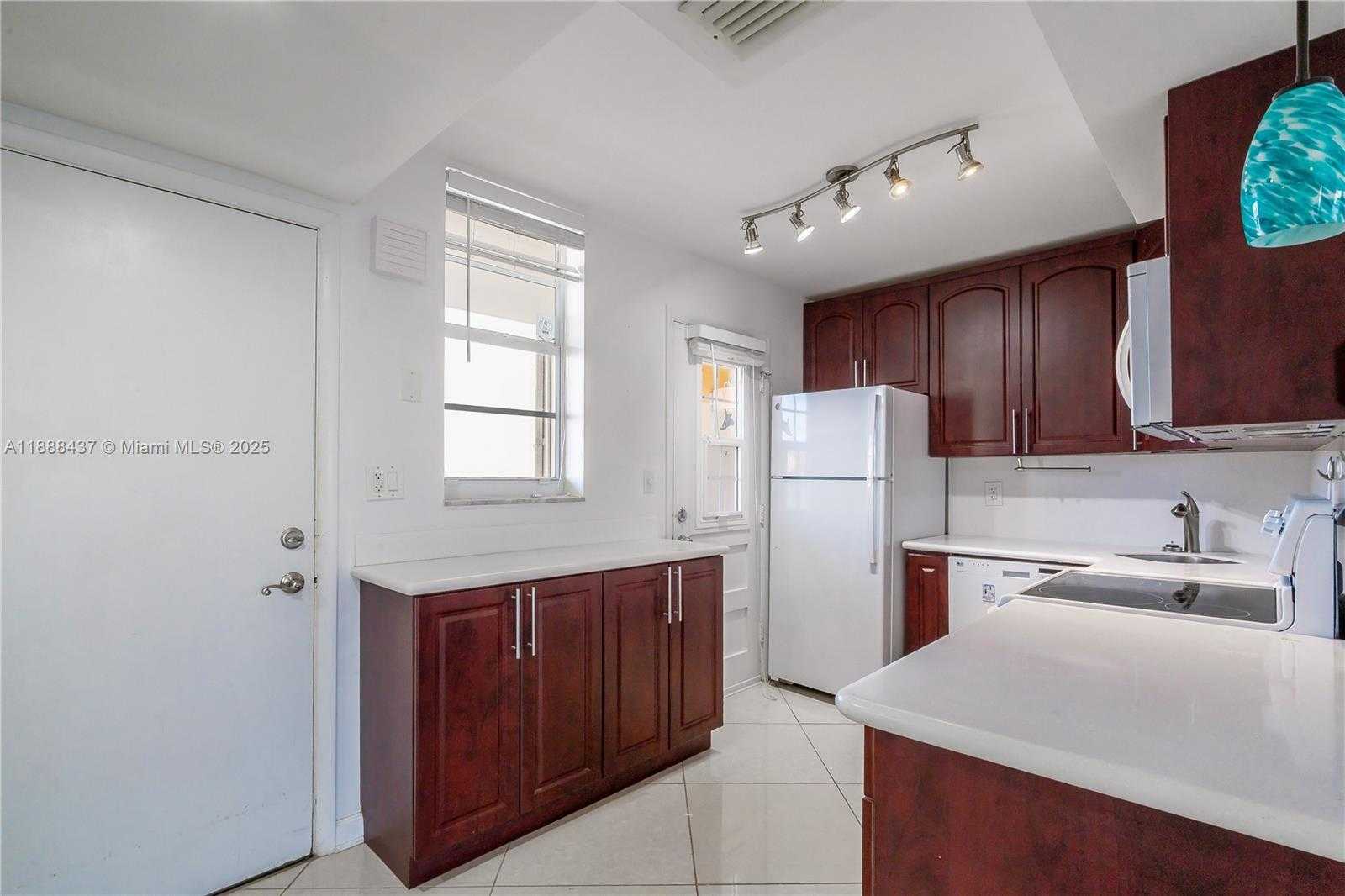 Small Image of 2999 POINT EAST DR #C214, Aventura Number 2