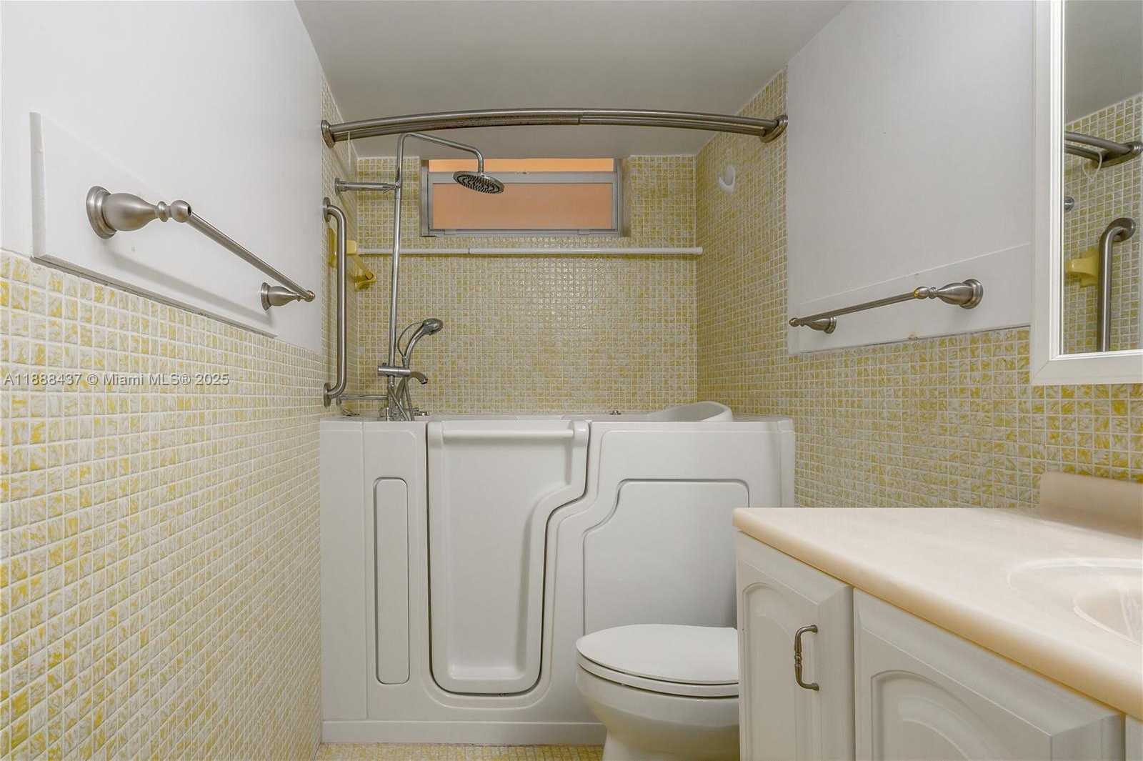 Small Image of 2999 POINT EAST DR #C214, Aventura Number 23
