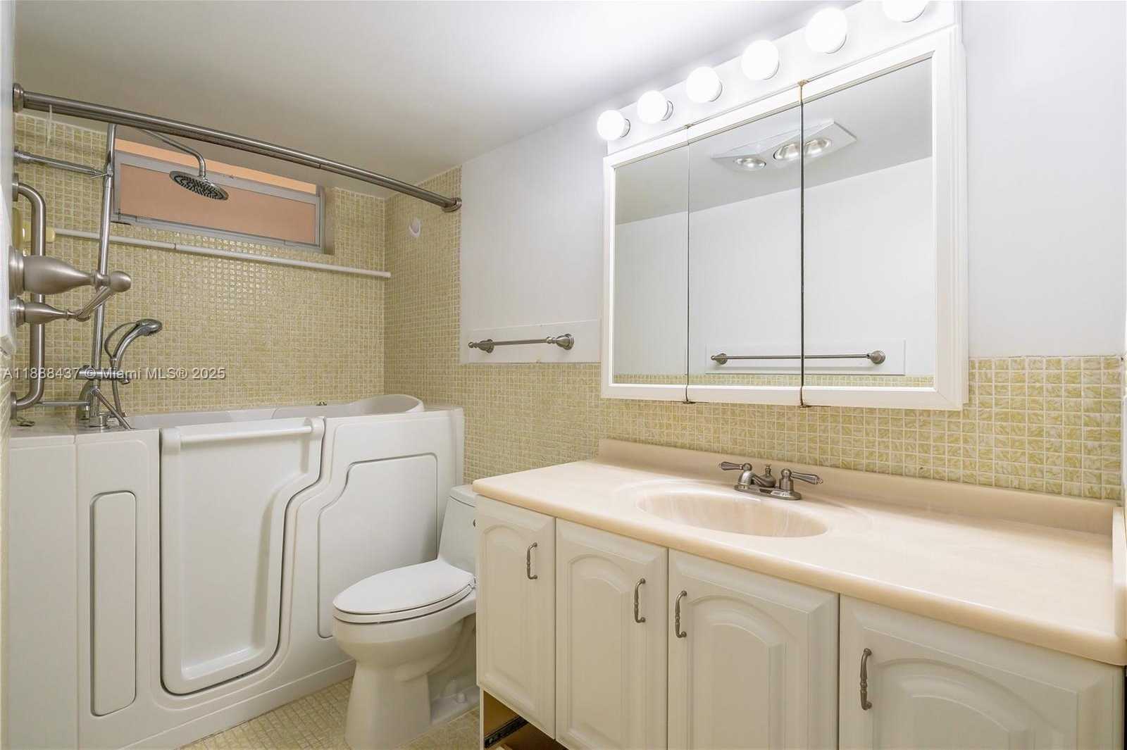 Small Image of 2999 POINT EAST DR #C214, Aventura Number 24