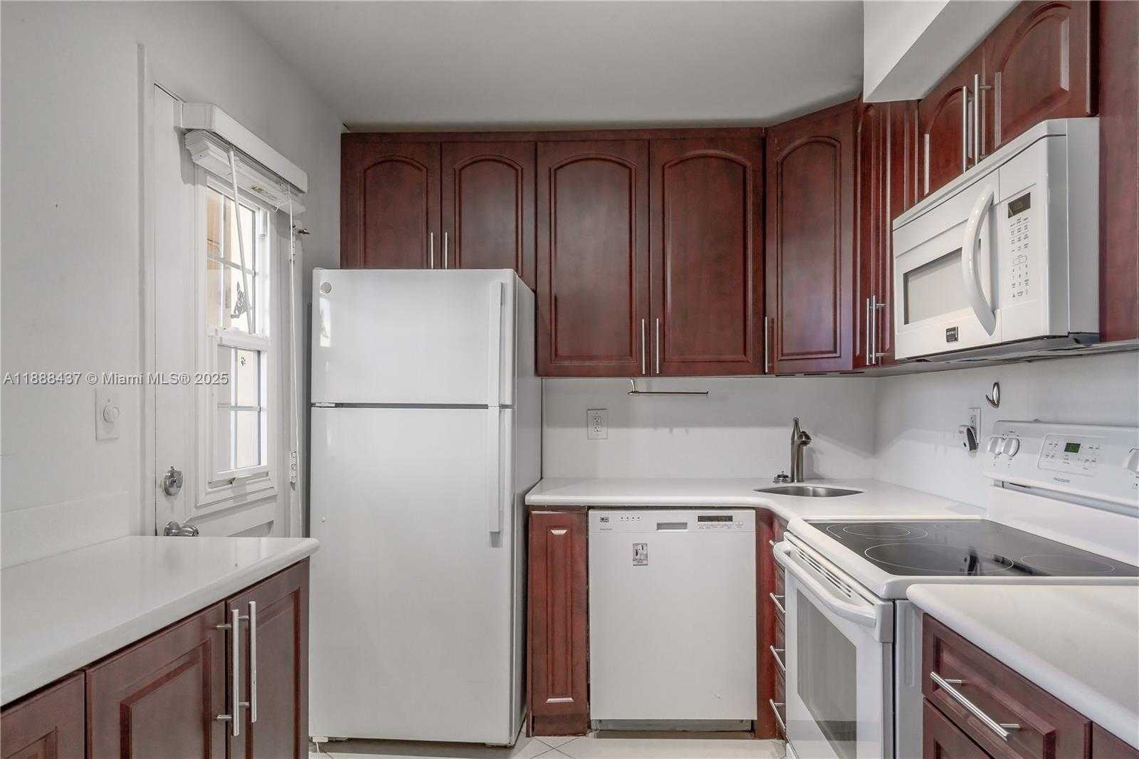 Small Image of 2999 POINT EAST DR #C214, Aventura Number 4
