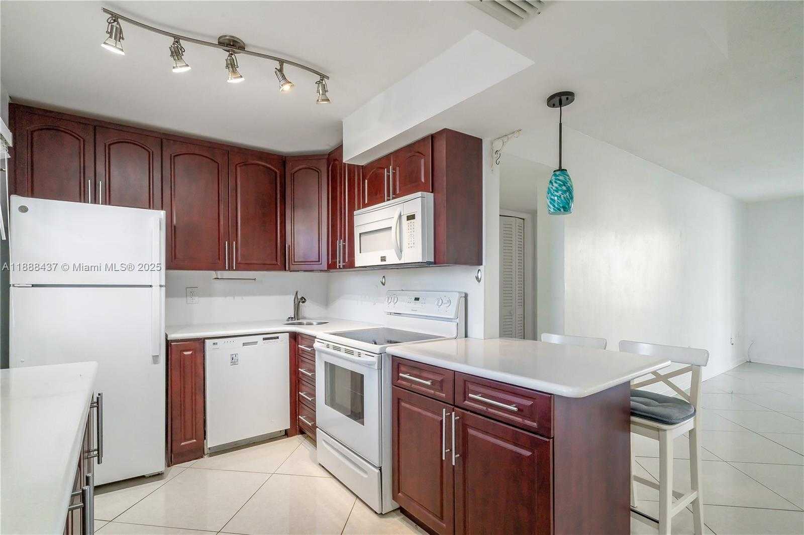 Small Image of 2999 POINT EAST DR #C214, Aventura Number 5
