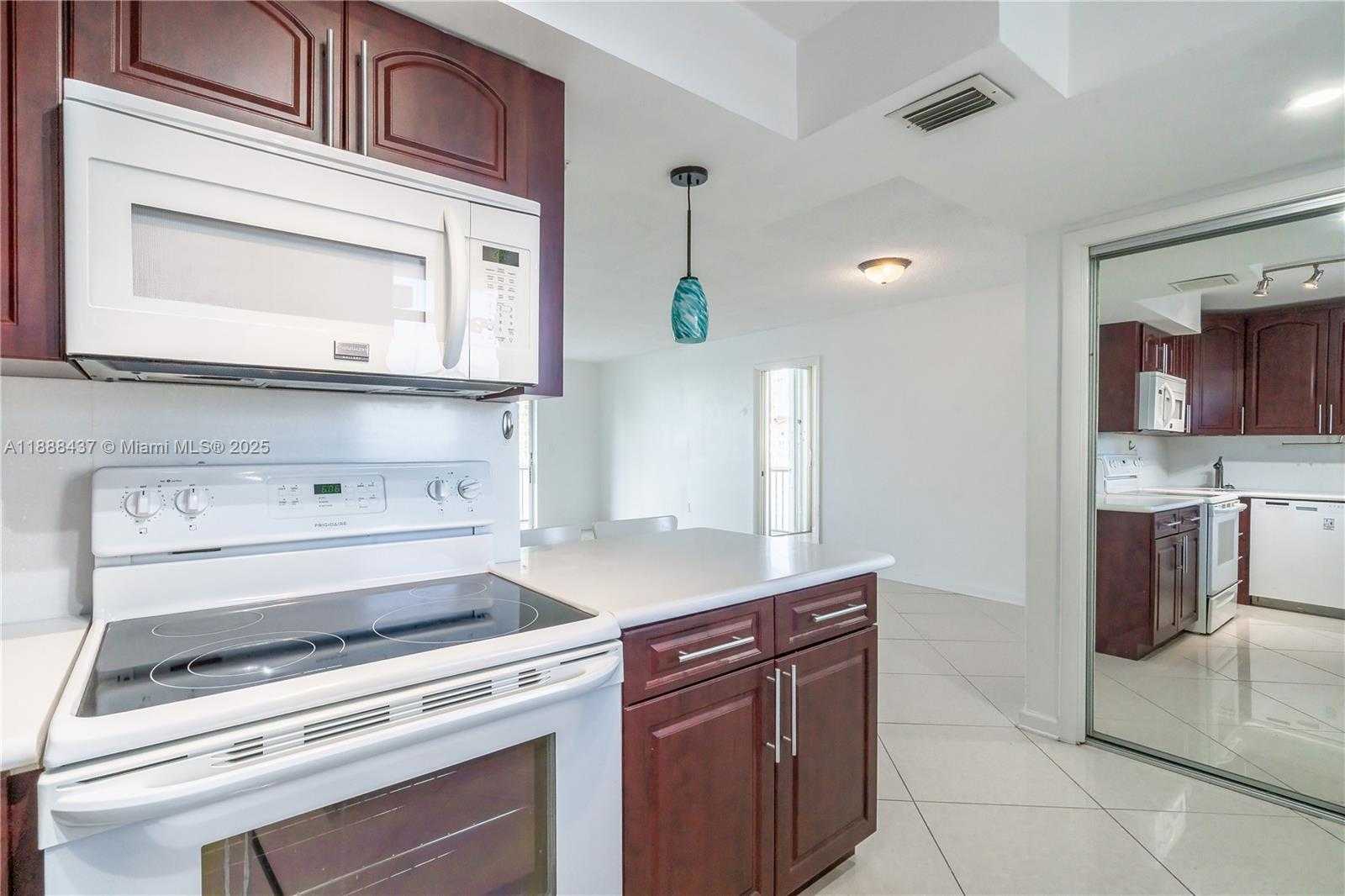 Small Image of 2999 POINT EAST DR #C214, Aventura Number 6