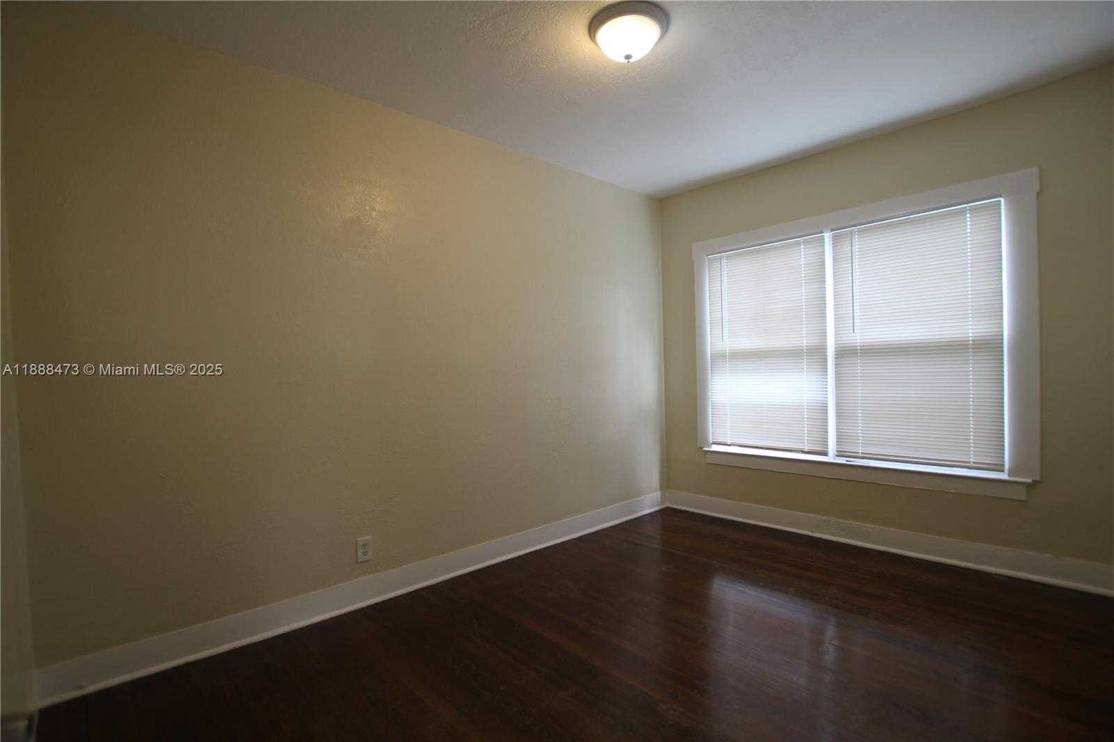 Small Image of 510 PLYMOUTH RD, West Palm Beach Number 11