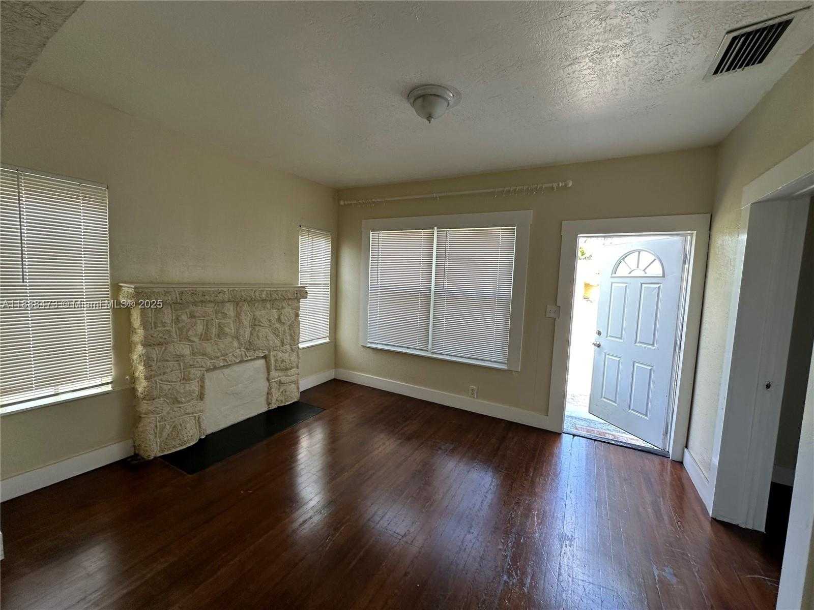 Small Image of 510 PLYMOUTH RD, West Palm Beach Number 14