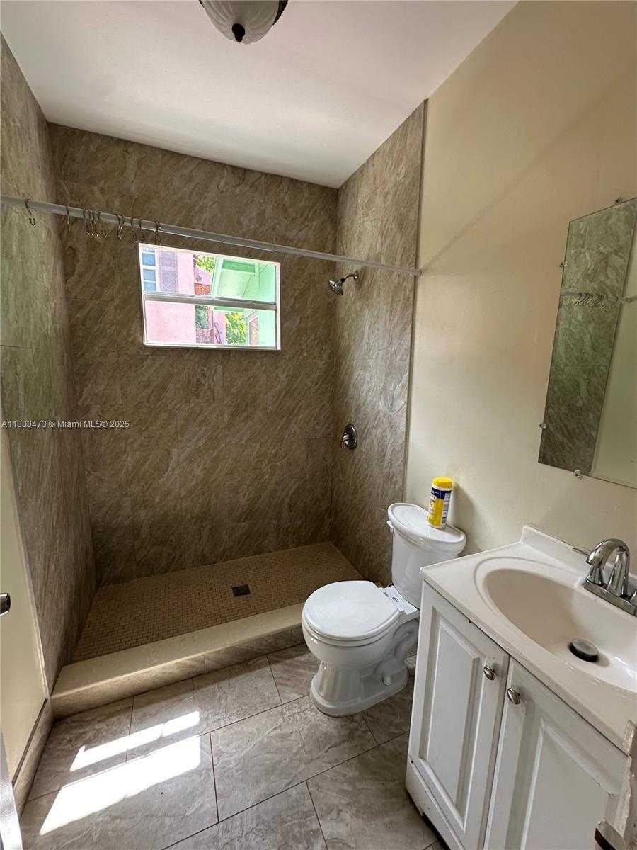 Small Image of 510 PLYMOUTH RD, West Palm Beach Number 15