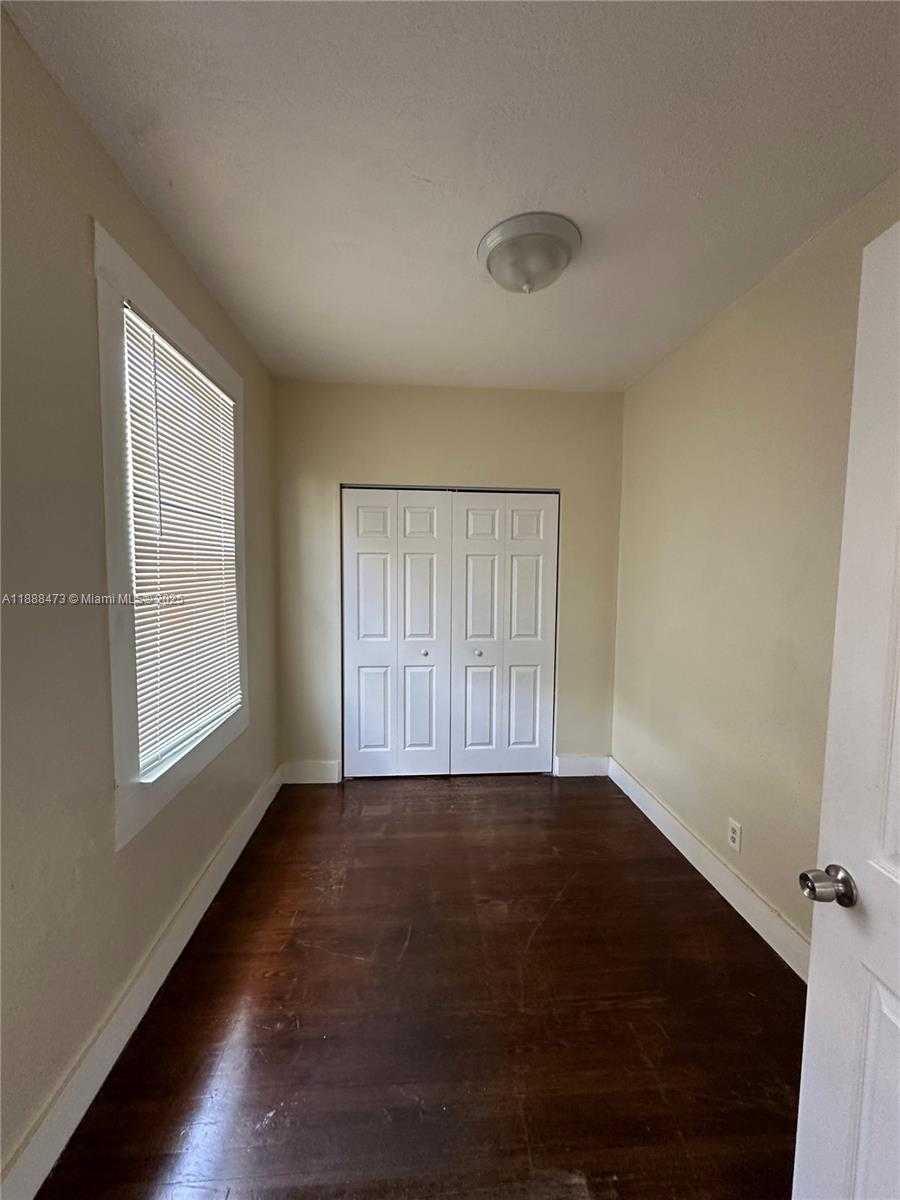 Small Image of 510 PLYMOUTH RD, West Palm Beach Number 4