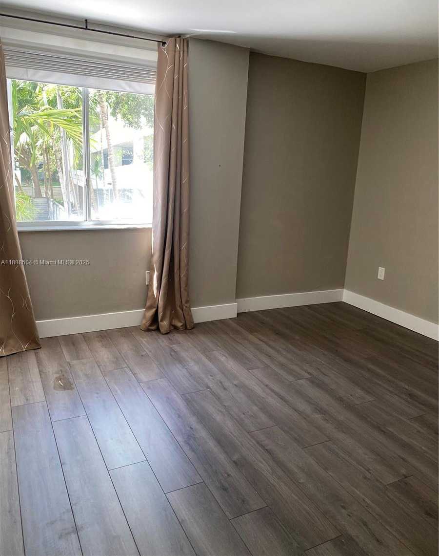 Small Image of 126 SOUTH WEST 17TH RD #208, Miami Number 10