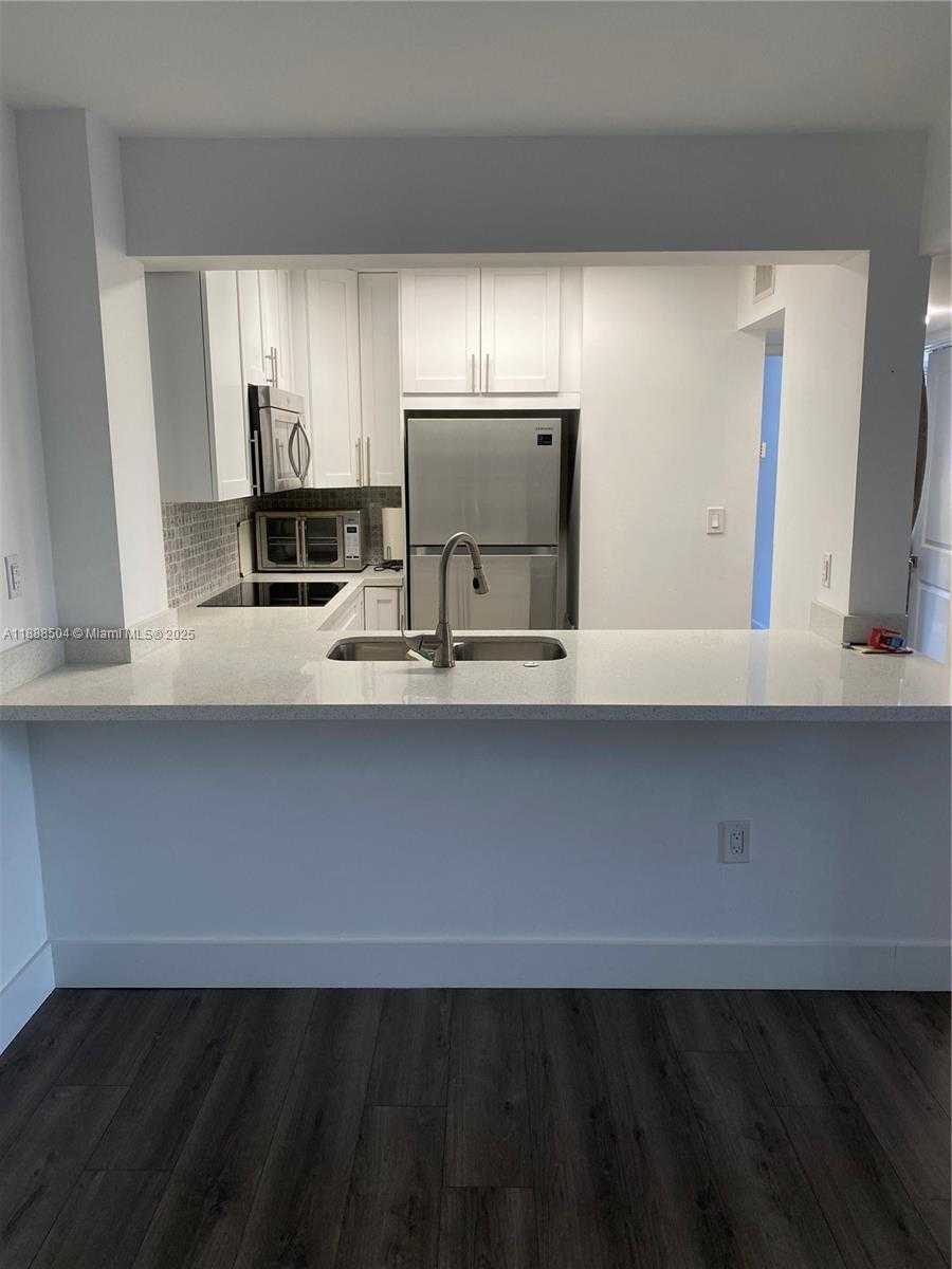 Small Image of 126 SOUTH WEST 17TH RD #208, Miami Number 3