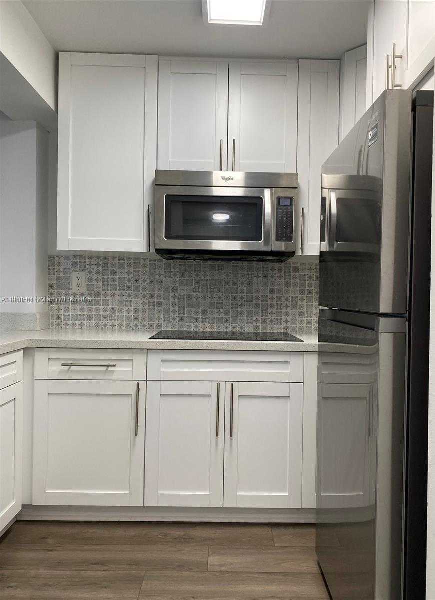 Small Image of 126 SOUTH WEST 17TH RD #208, Miami Number 4
