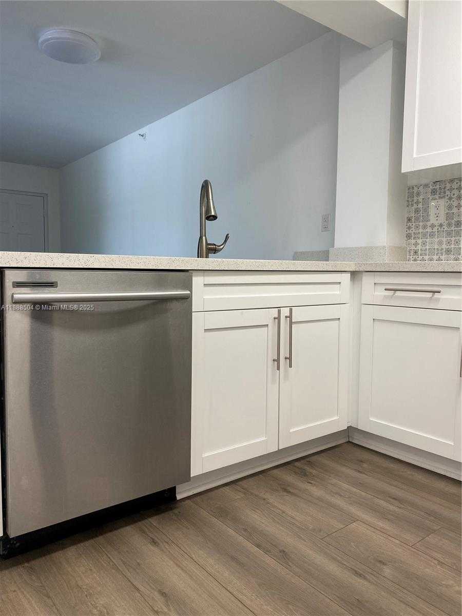 Small Image of 126 SOUTH WEST 17TH RD #208, Miami Number 5