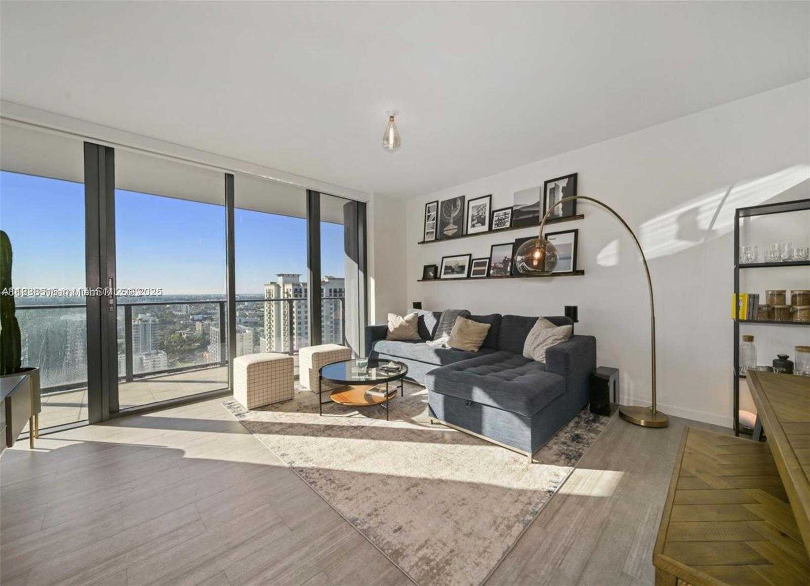 Small Image of Miami Number 4