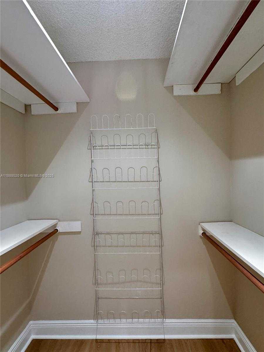 Small Image of 11116 SOUTH WEST 134TH PL, Miami Number 12
