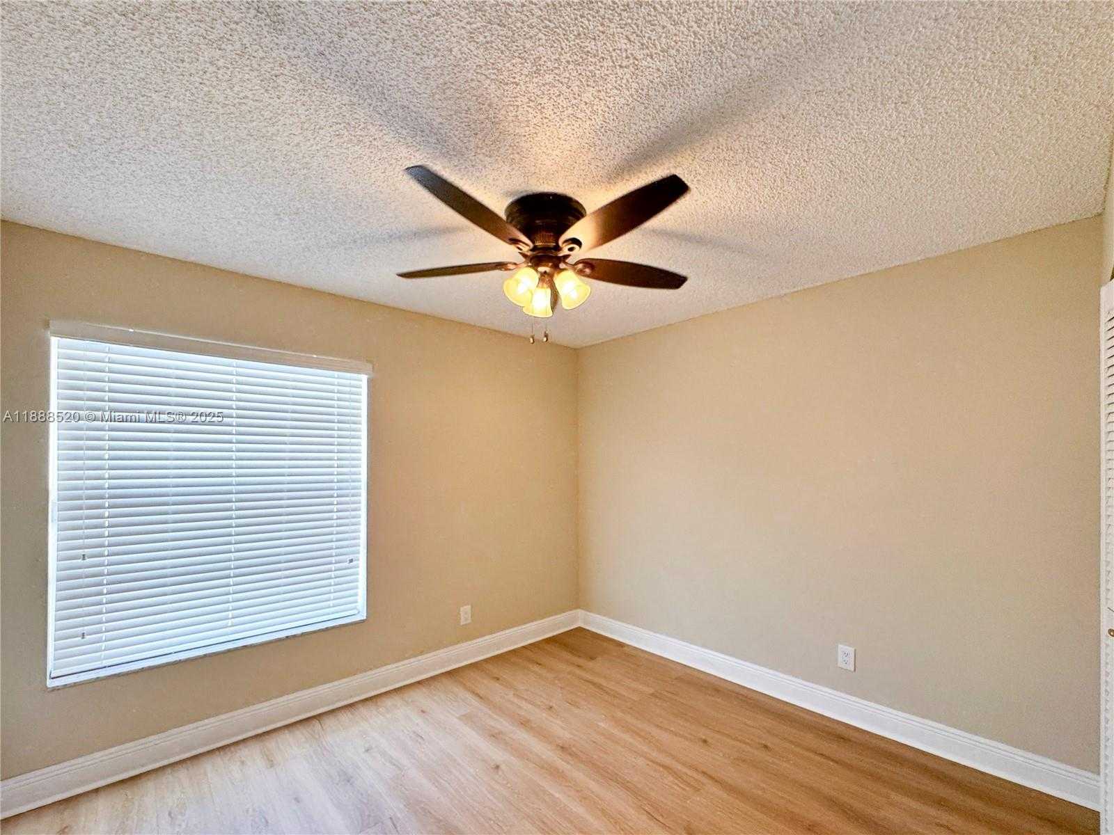 Small Image of 11116 SOUTH WEST 134TH PL, Miami Number 13