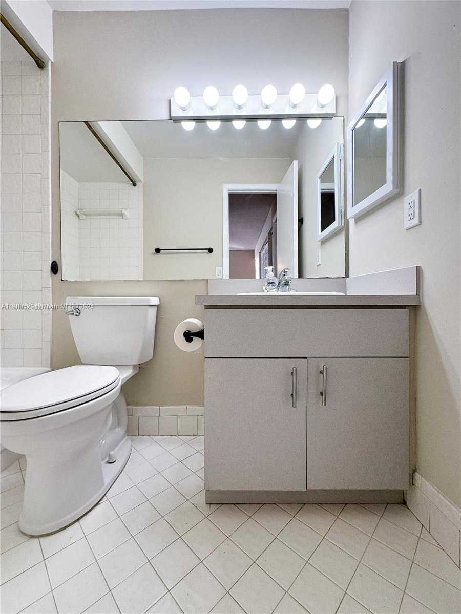 Small Image of 11116 SOUTH WEST 134TH PL, Miami Number 16