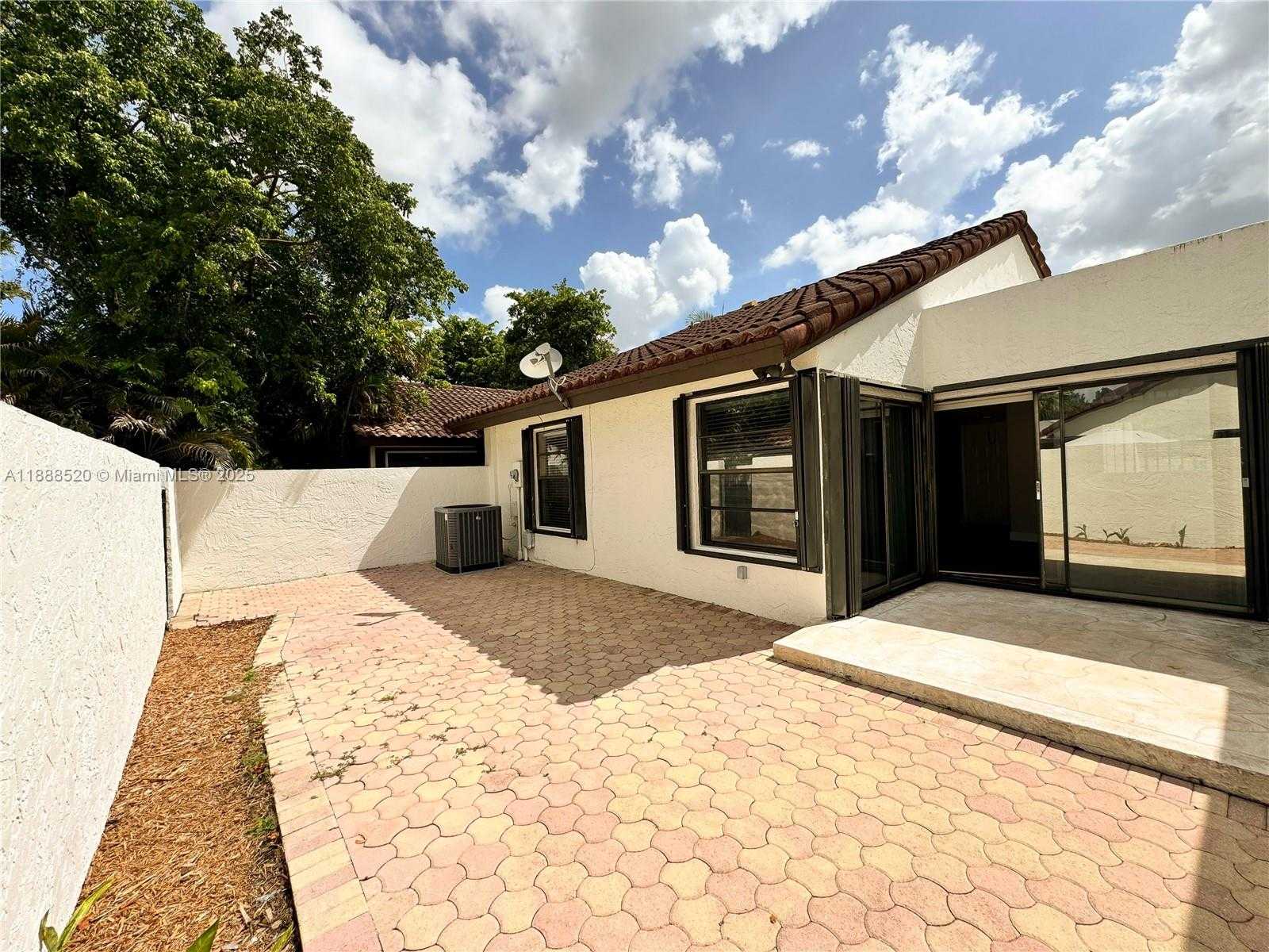 Small Image of 11116 SOUTH WEST 134TH PL, Miami Number 20