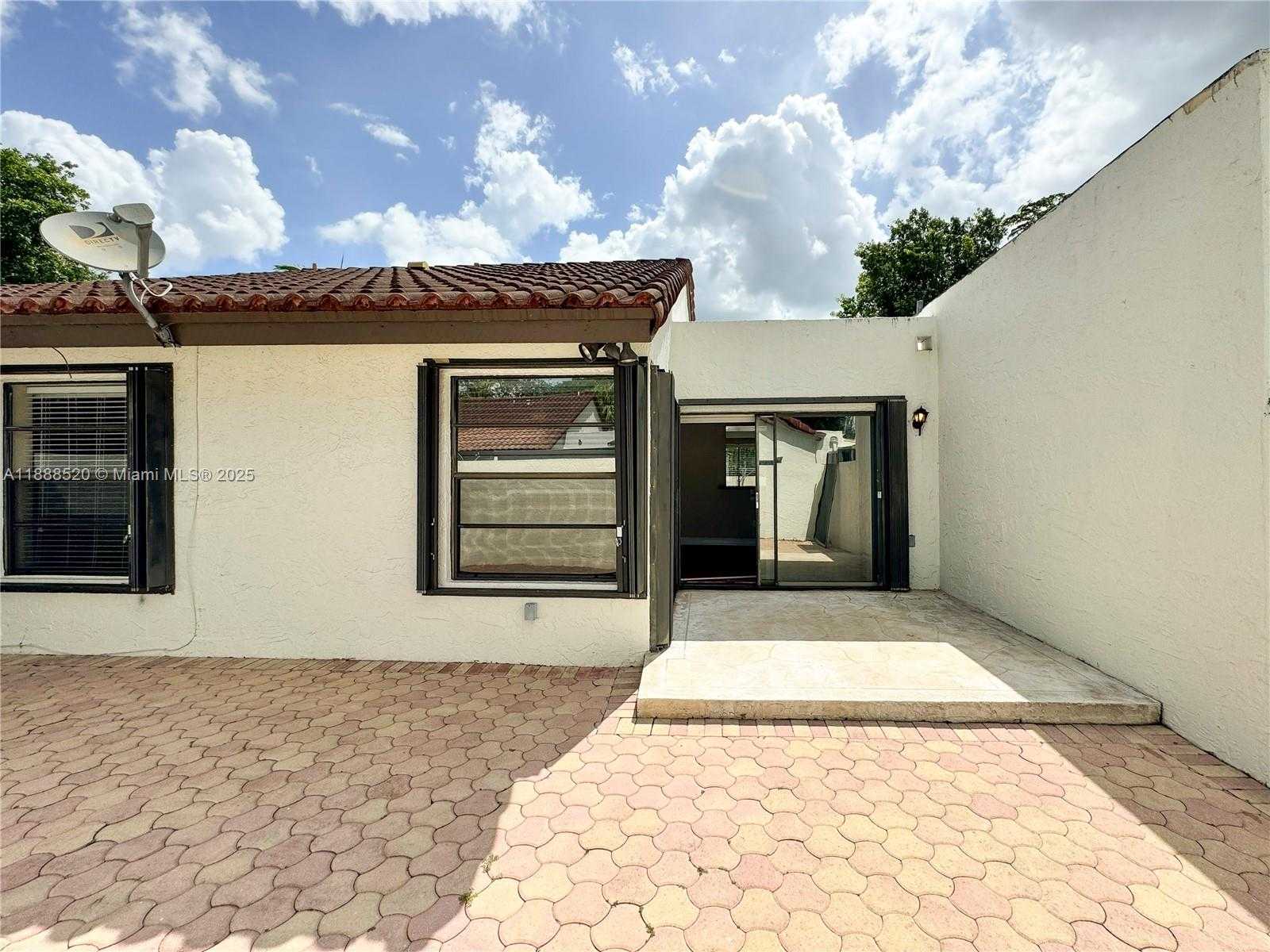 Small Image of 11116 SOUTH WEST 134TH PL, Miami Number 21