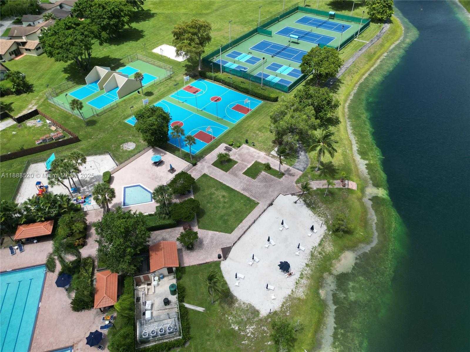 Small Image of 11116 SOUTH WEST 134TH PL, Miami Number 33