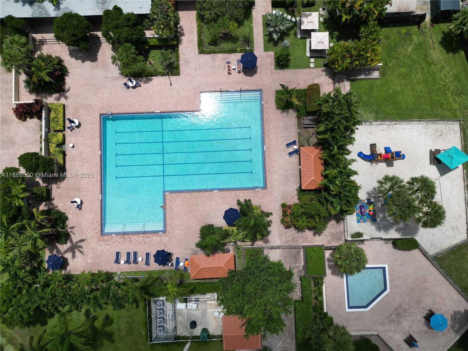 Small Image of 11116 SOUTH WEST 134TH PL, Miami Number 43