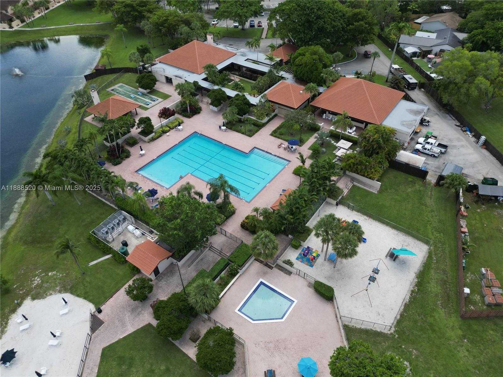 Small Image of 11116 SOUTH WEST 134TH PL, Miami Number 49