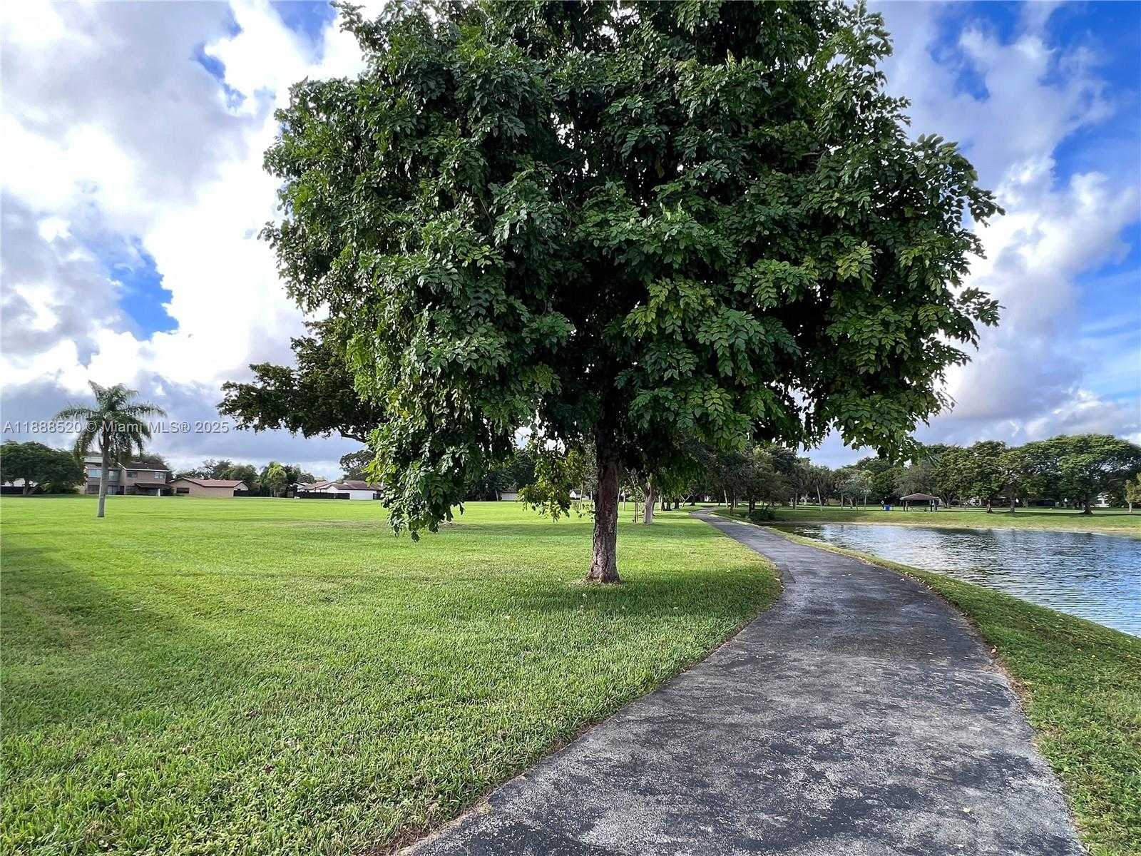 Small Image of 11116 SOUTH WEST 134TH PL, Miami Number 61