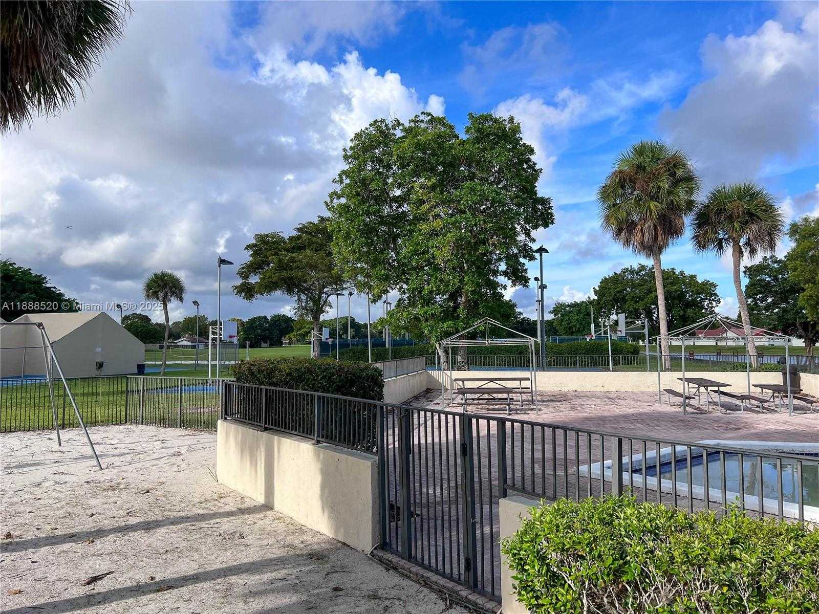 Small Image of 11116 SOUTH WEST 134TH PL, Miami Number 65
