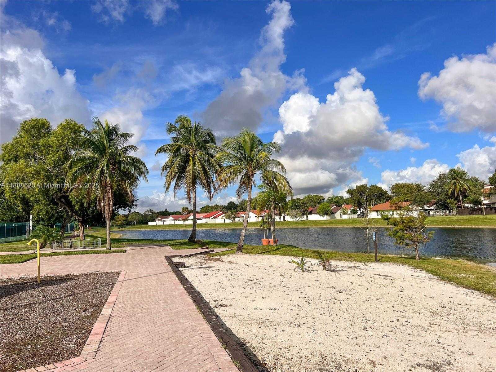 Small Image of 11116 SOUTH WEST 134TH PL, Miami Number 66