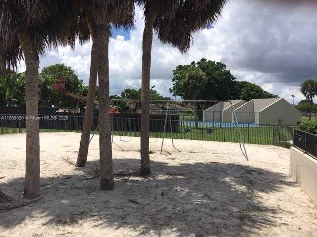 Small Image of 11116 SOUTH WEST 134TH PL, Miami Number 71