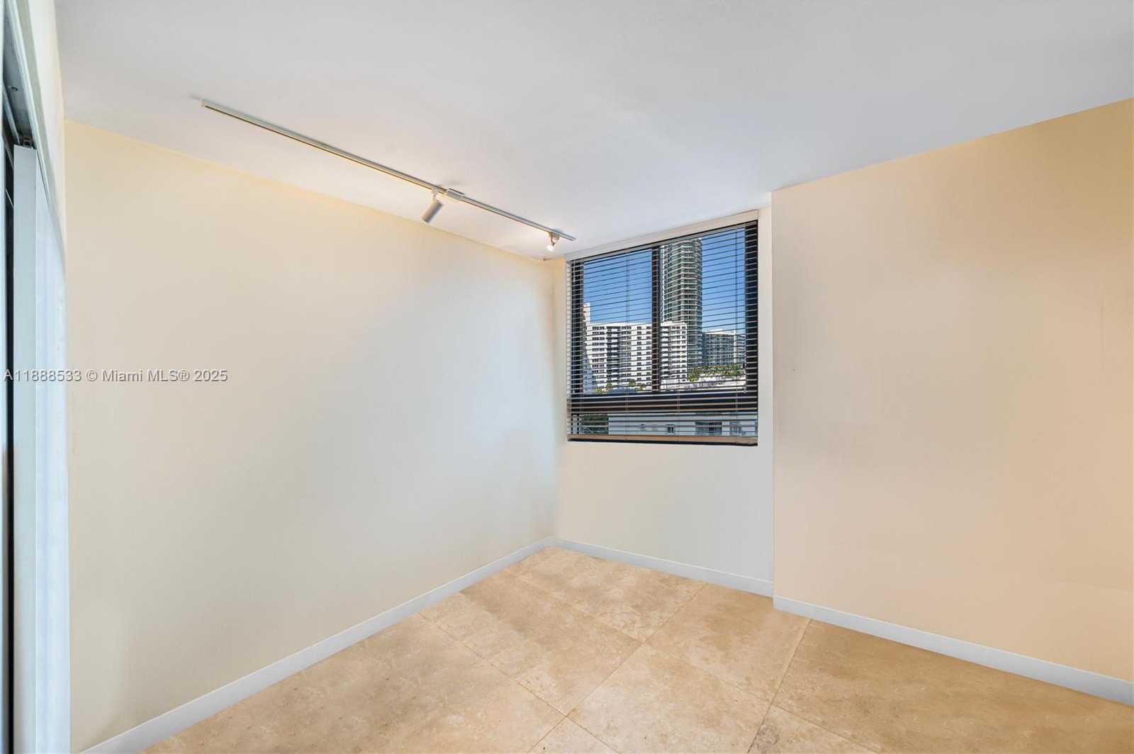 Small Image of 1330 WEST AVE #611, Miami Beach Number 13