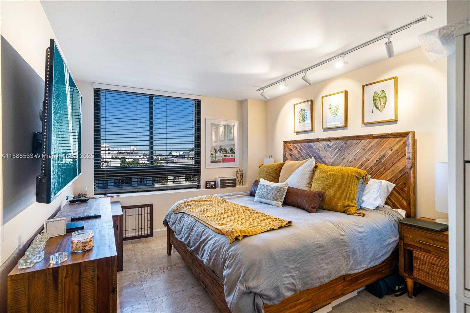 Small Image of 1330 WEST AVE #611, Miami Beach Number 14