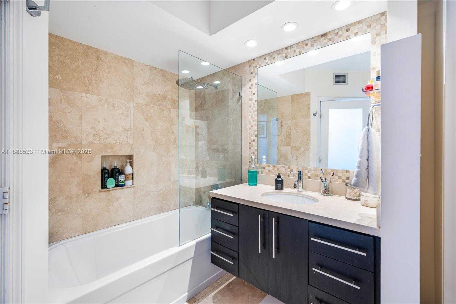 Small Image of 1330 WEST AVE #611, Miami Beach Number 16