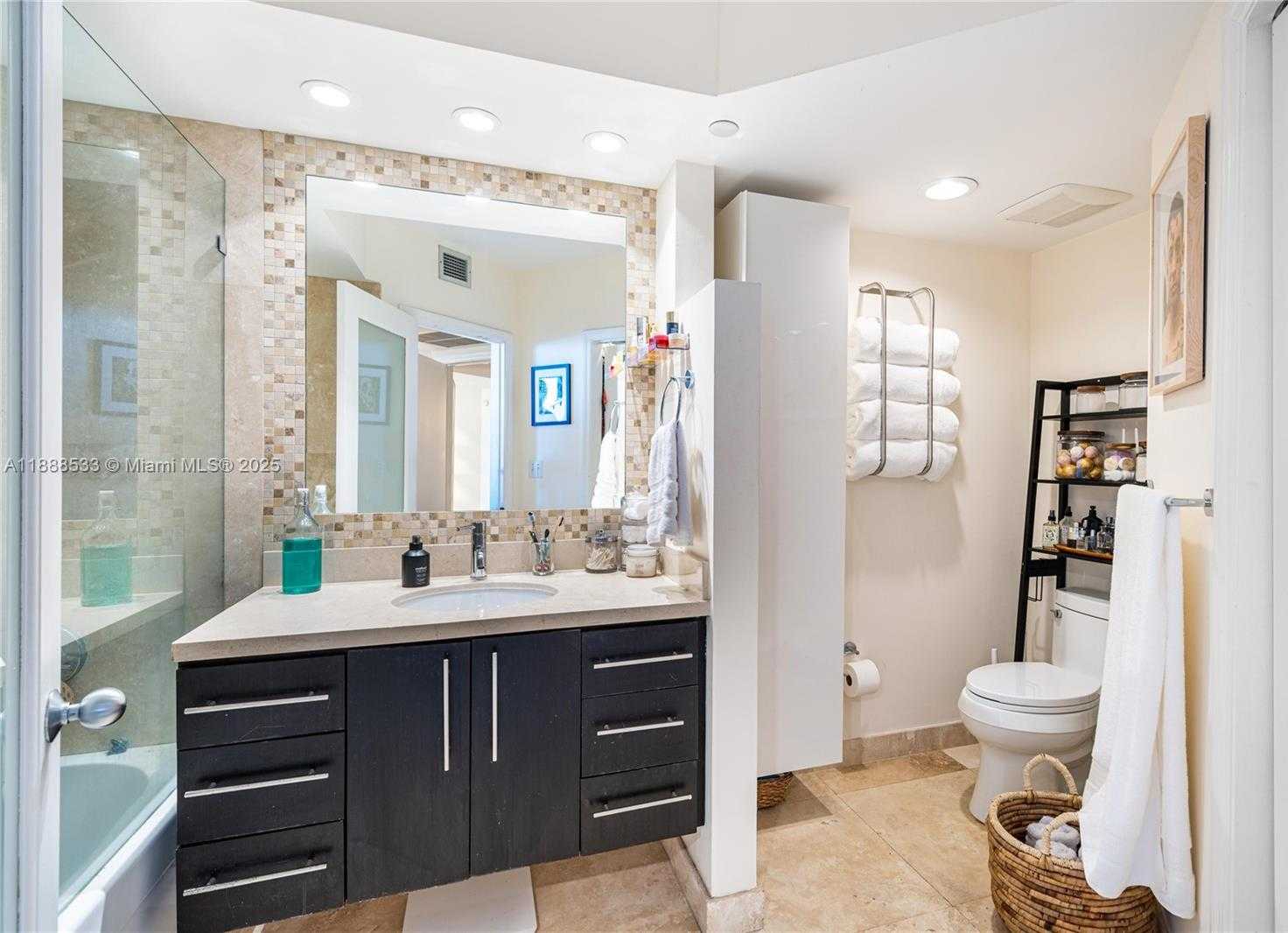 Small Image of 1330 WEST AVE #611, Miami Beach Number 17