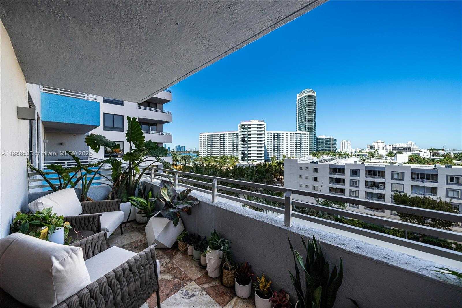 Small Image of 1330 WEST AVE #611, Miami Beach Number 18