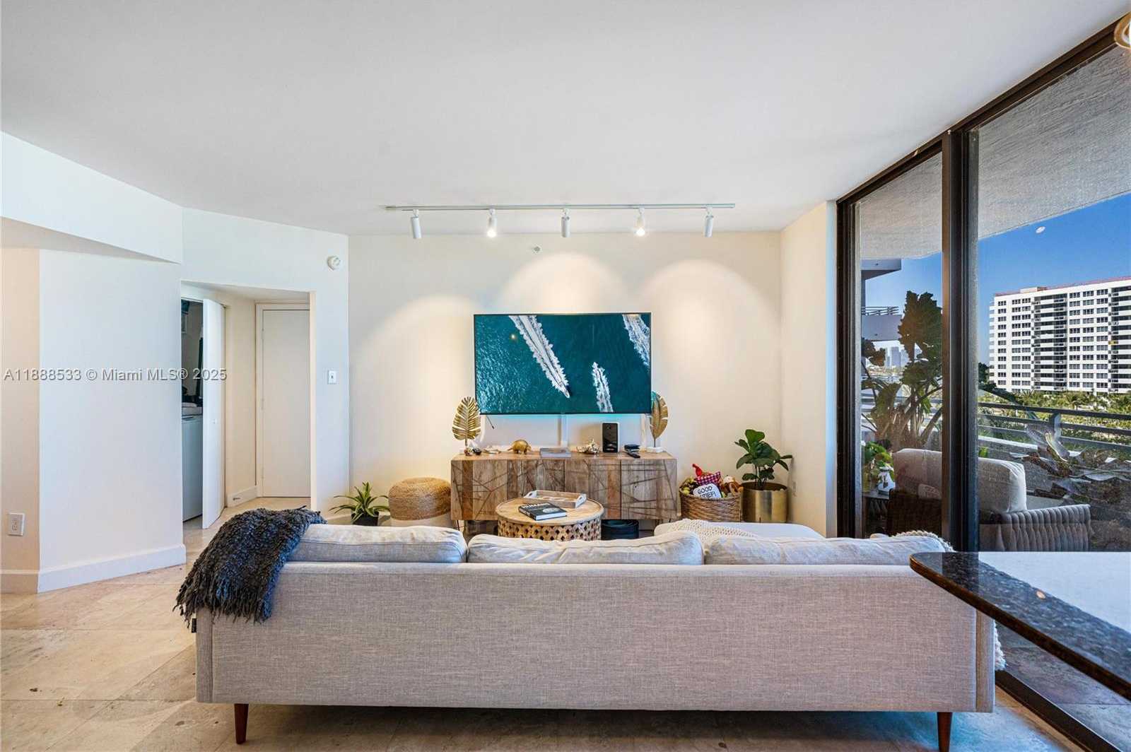 Small Image of 1330 WEST AVE #611, Miami Beach Number 4