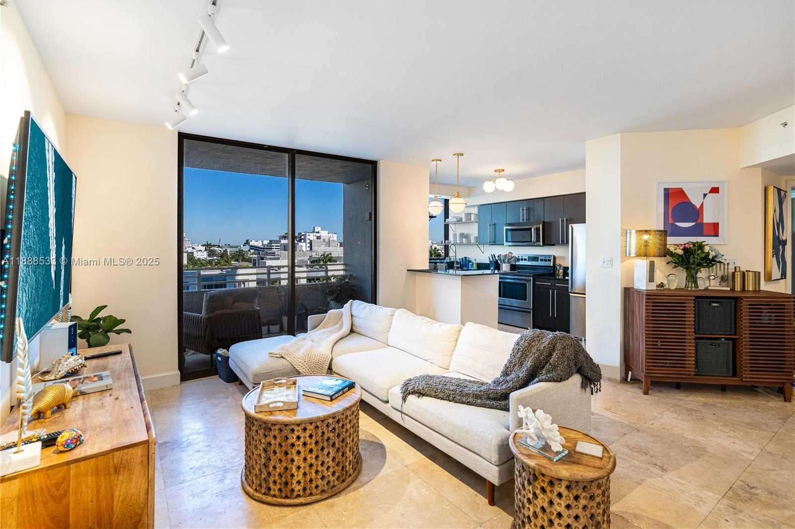 Small Image of 1330 WEST AVE #611, Miami Beach Number 5