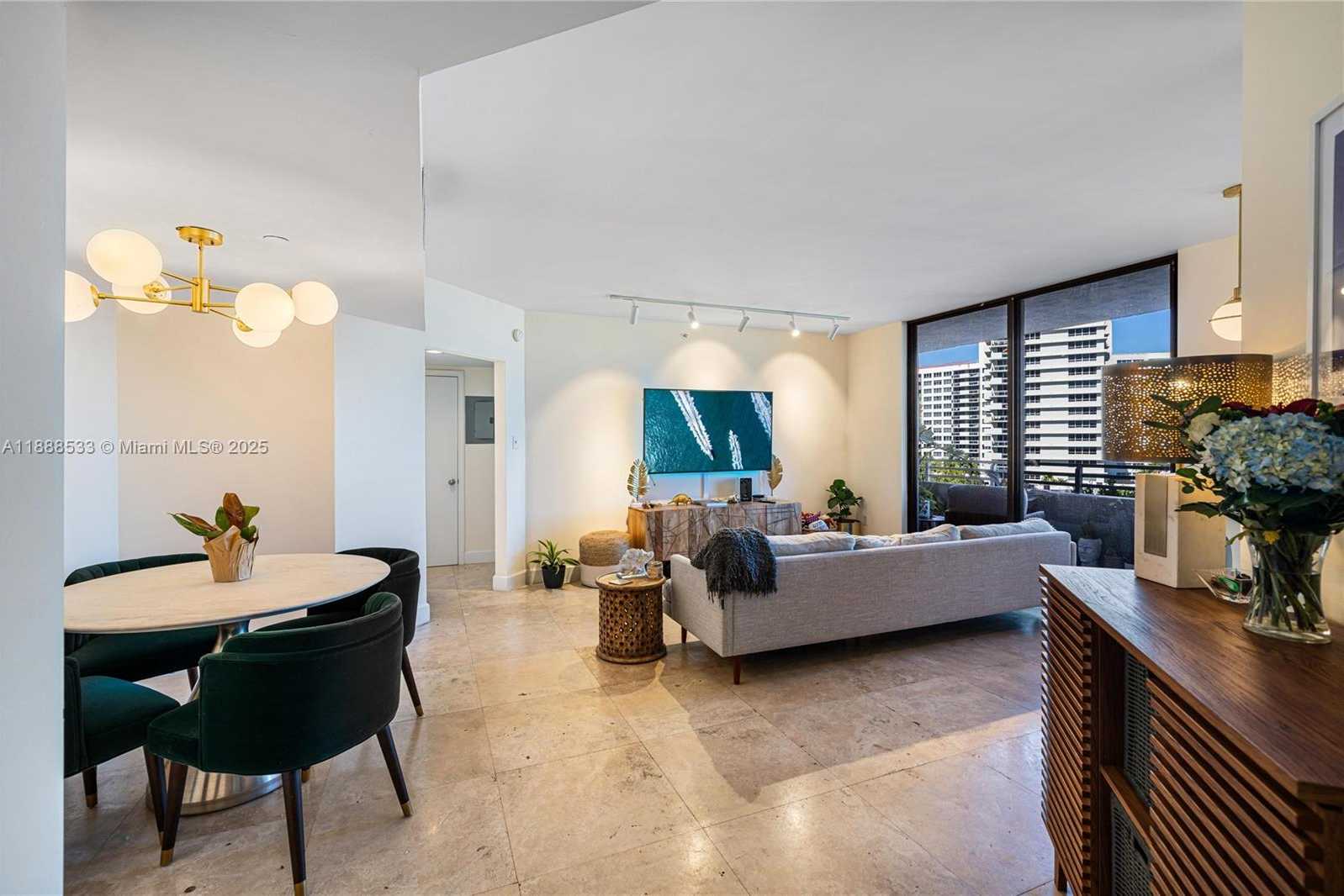 Small Image of 1330 WEST AVE #611, Miami Beach Number 8