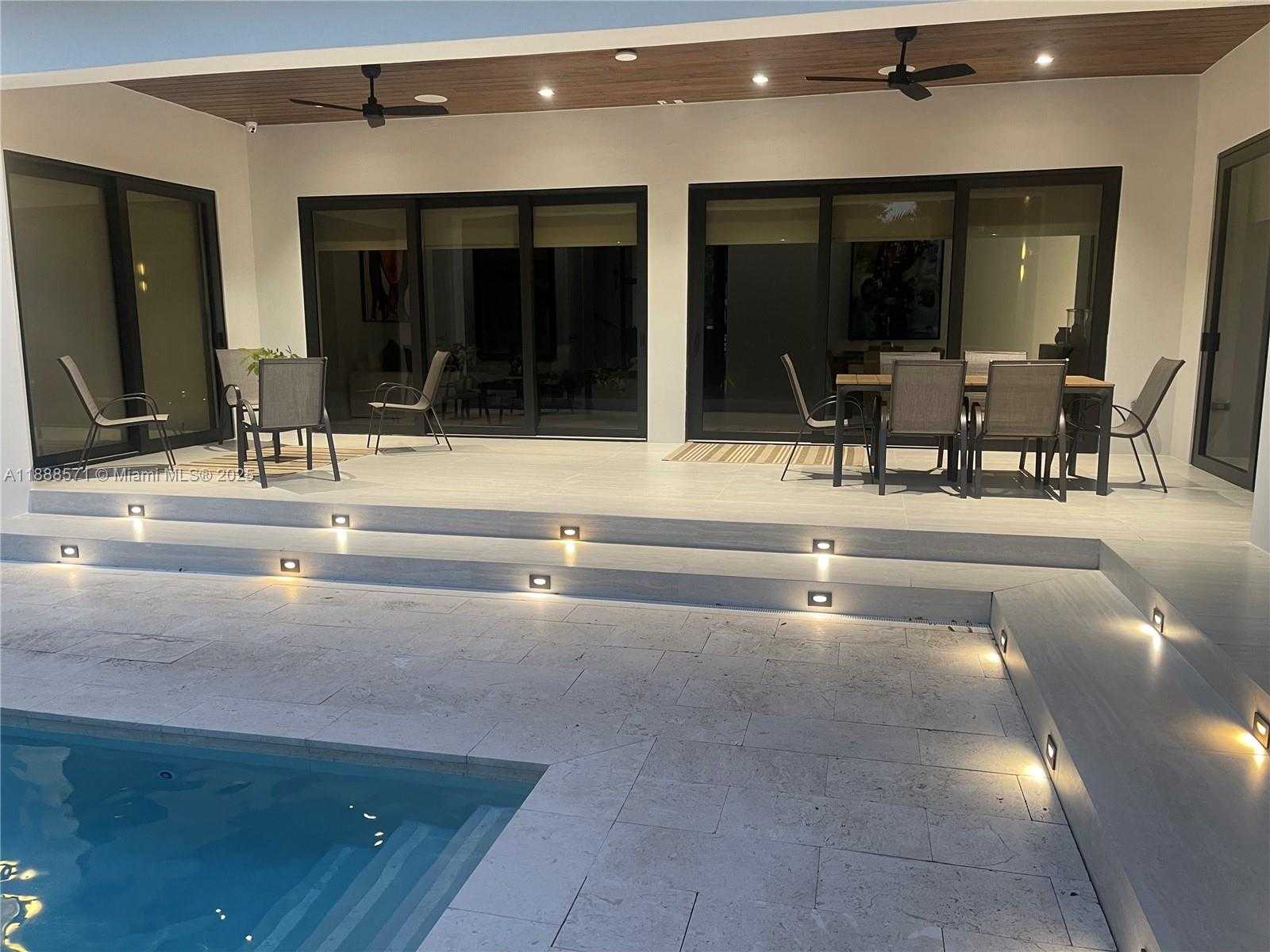 Small Image of 1515 URBINO AVE, Coral Gables Number 10