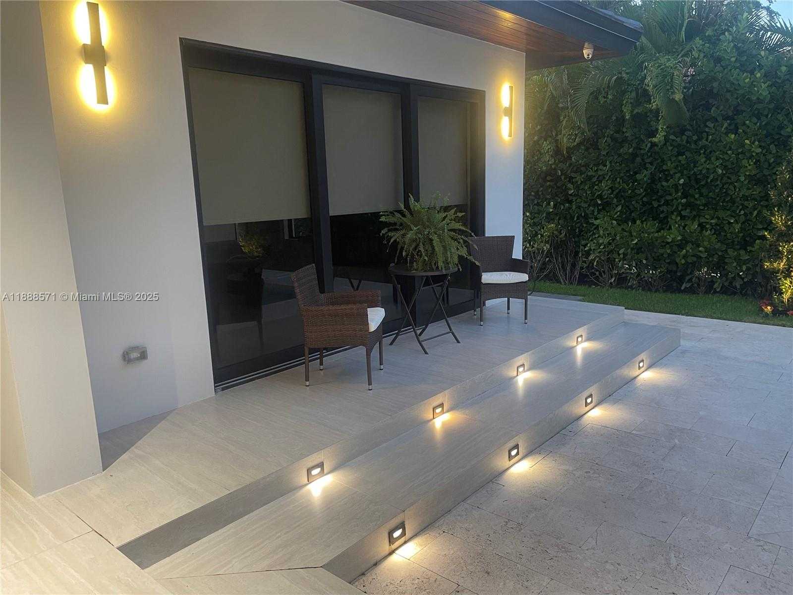 Small Image of 1515 URBINO AVE, Coral Gables Number 11