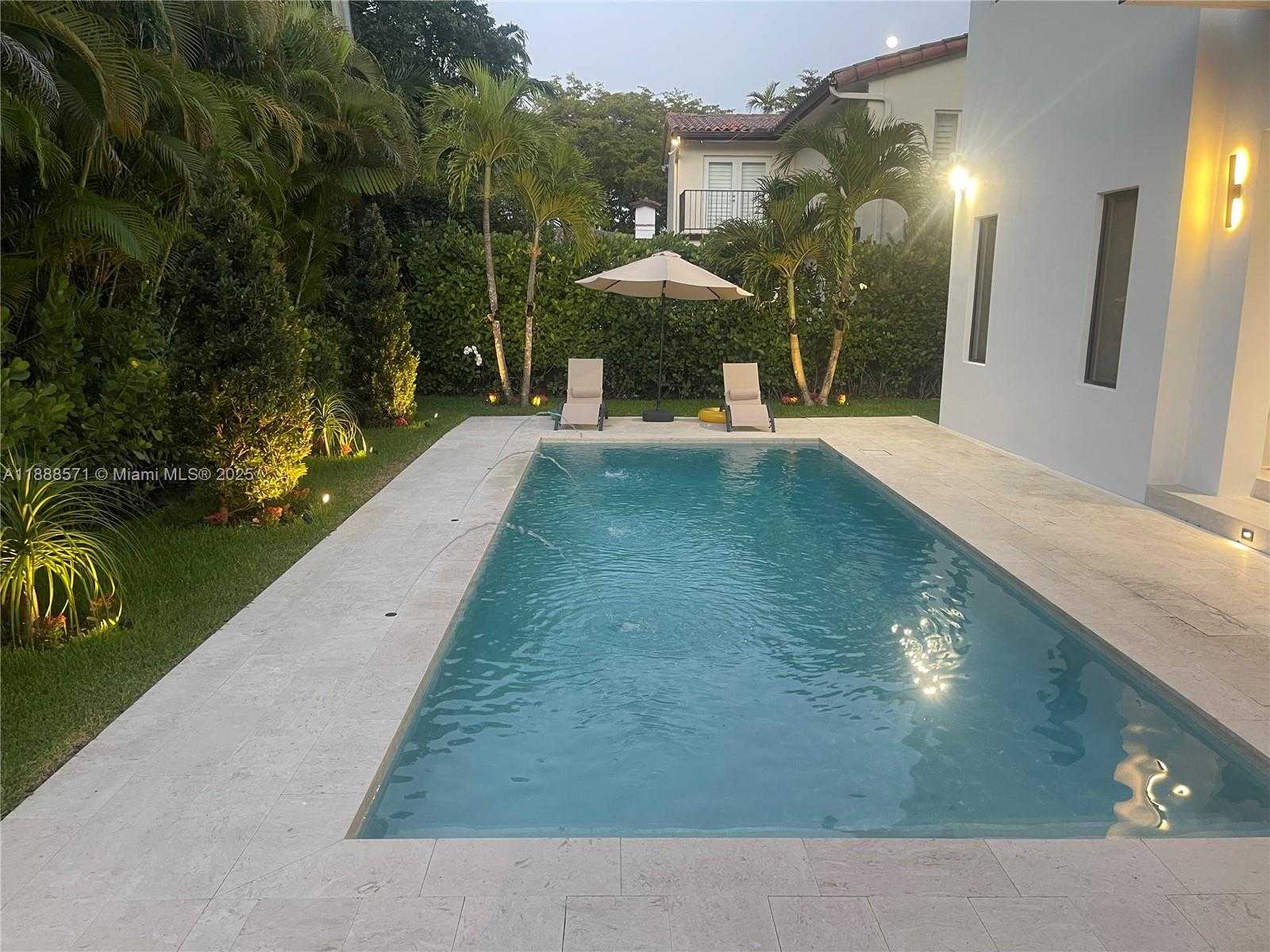 Small Image of 1515 URBINO AVE, Coral Gables Number 12